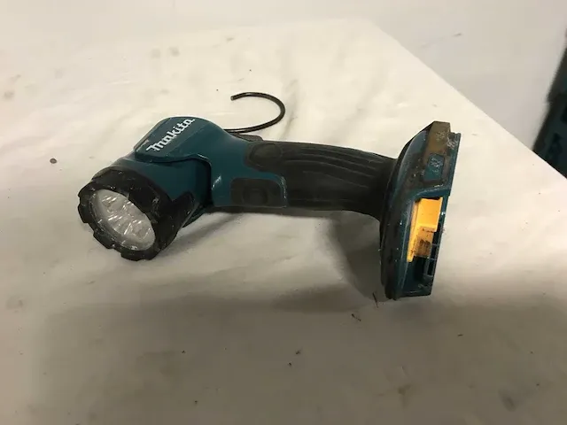 Makita gereedschapset, schroefmachine, slagschroevendraaier, lamp - afbeelding 3 van  6