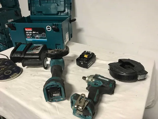 Makita gereedschapset slijptol en slagmoersleutel - afbeelding 2 van  7