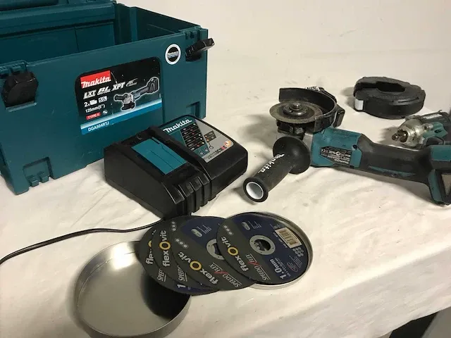 Makita gereedschapset slijptol en slagmoersleutel - afbeelding 3 van  7