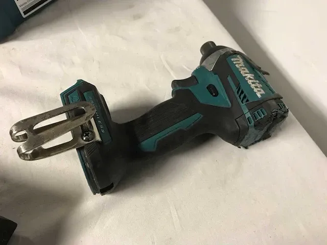 Makita gereedschapset slijptol en slagschroevendraaier - afbeelding 2 van  3