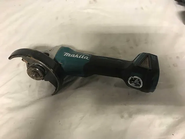 Makita gereedschapset slijptol en slagschroevendraaier - afbeelding 3 van  3