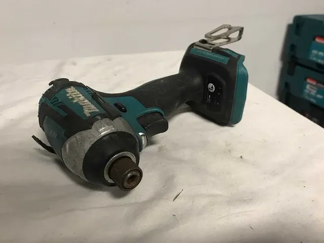Makita gereedschapset. slijptol en slagschroevendraaier - afbeelding 5 van  7