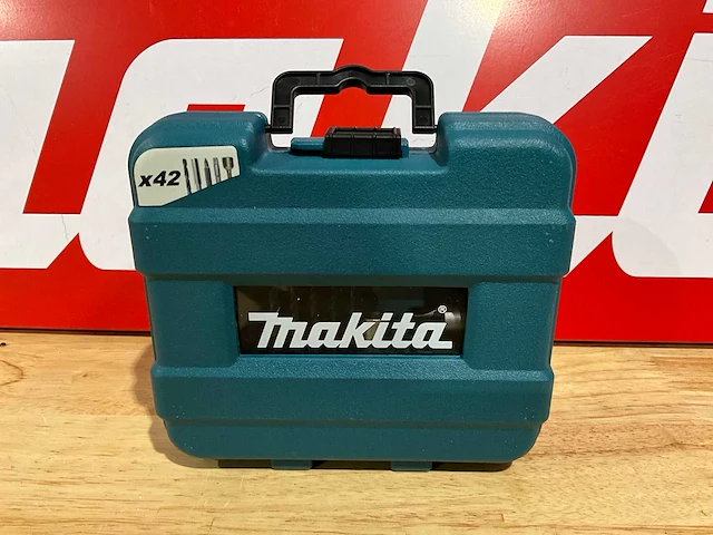 Makita gevulde gereedschapskoffer - afbeelding 1 van  2