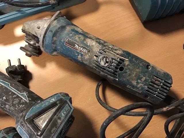 Makita haakse slijpmachine (3x) - afbeelding 2 van  6