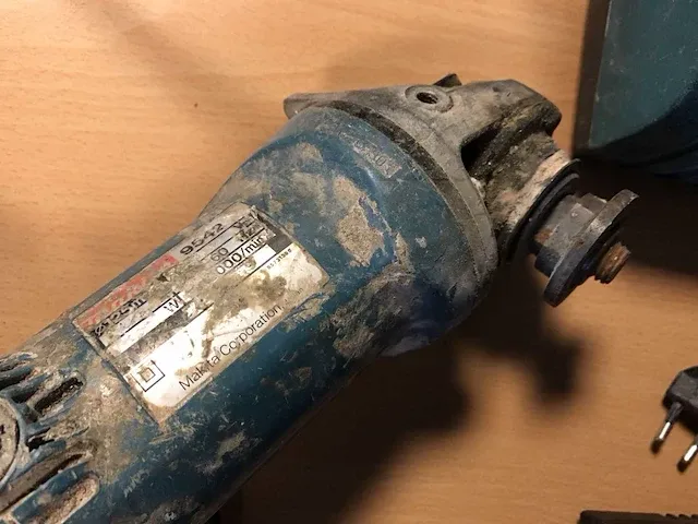 Makita haakse slijpmachine (3x) - afbeelding 3 van  6