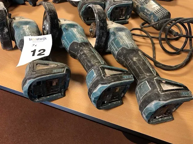 Makita haakse slijpmachine (3x) - afbeelding 2 van  5