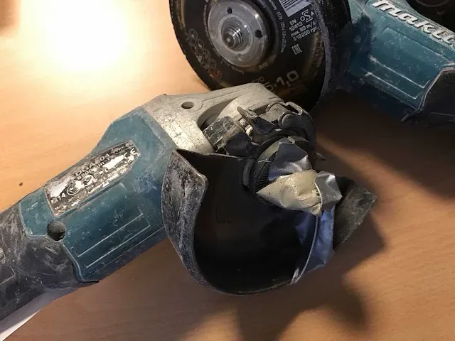 Makita haakse slijpmachine (3x) - afbeelding 5 van  5