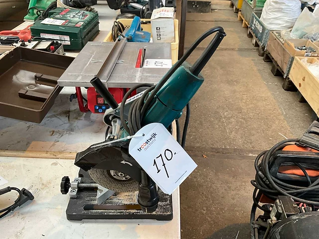 Makita haakse slijpmachine in standaard - afbeelding 1 van  4