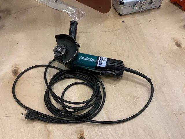 Makita haakse slijpmachine - afbeelding 1 van  2