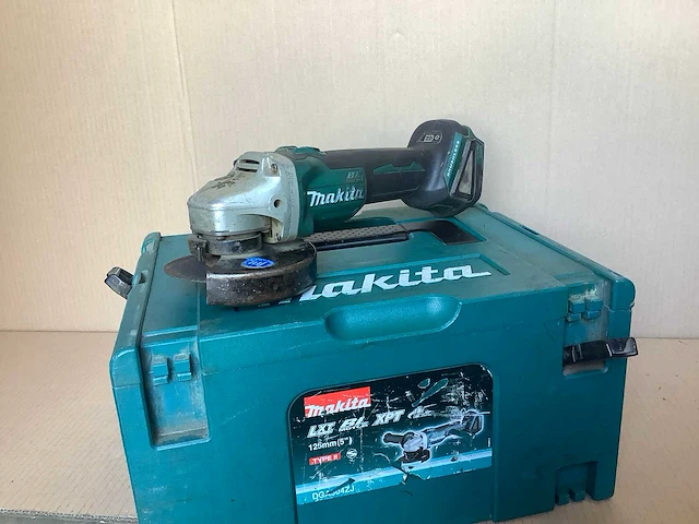 Makita haakse slijpmachine - afbeelding 1 van  3