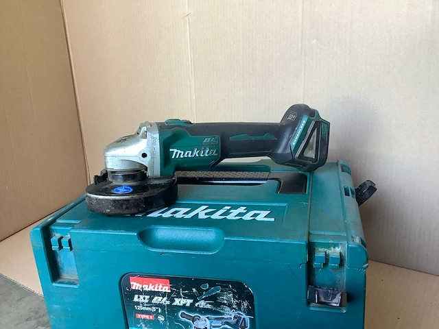Makita haakse slijpmachine - afbeelding 2 van  3