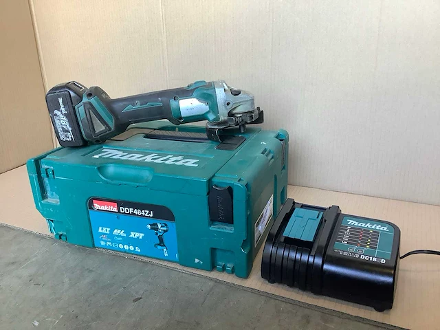 Makita haakse slijpmachine - afbeelding 1 van  3
