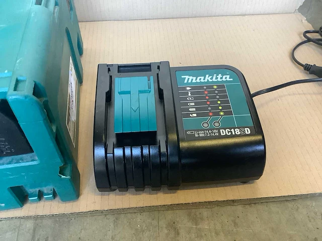 Makita haakse slijpmachine - afbeelding 3 van  3