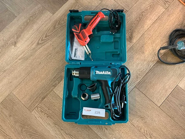Makita hg5030 heteluchtpistolen - afbeelding 1 van  3