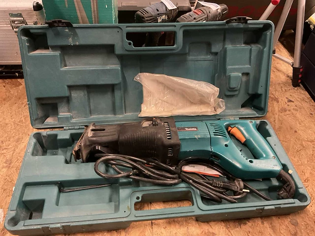 Makita jr 3020 reciprozaag - afbeelding 1 van  4