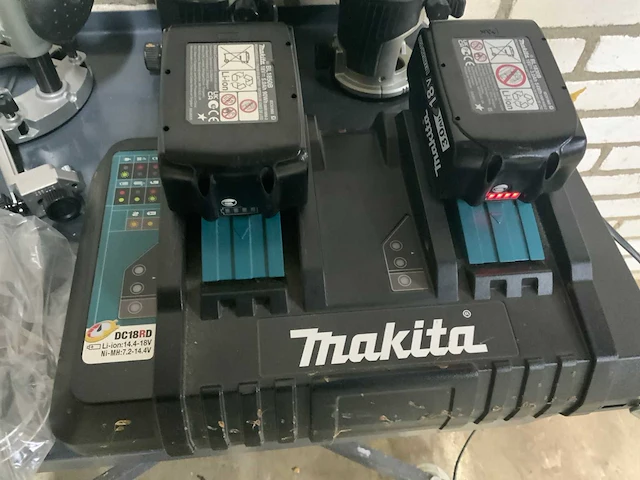 Makita kantenfrees bovenfrees 2 stuks inclusief koffer en toebehoren - afbeelding 4 van  7