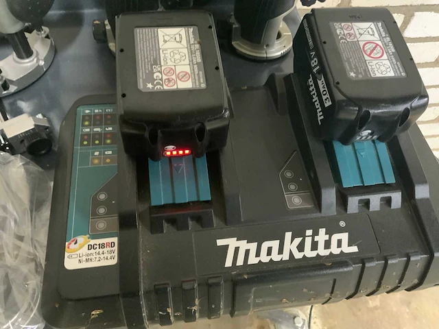 Makita kantenfrees bovenfrees 2 stuks inclusief koffer en toebehoren - afbeelding 5 van  7