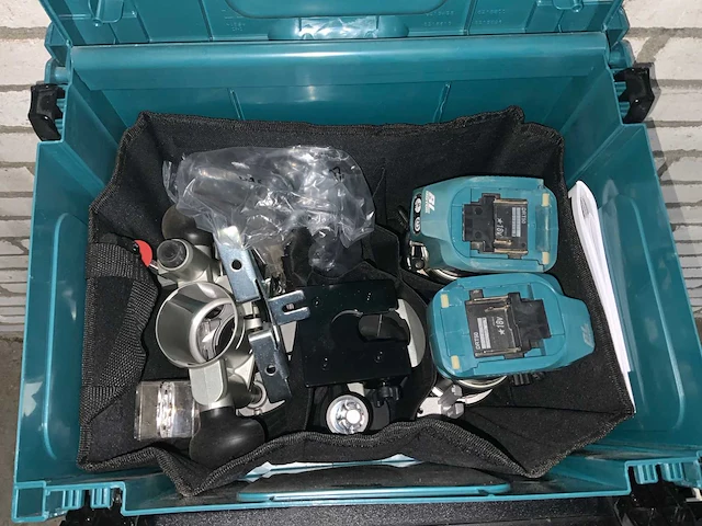 Makita kantenfrees bovenfrees 2 stuks inclusief koffer en toebehoren - afbeelding 7 van  7