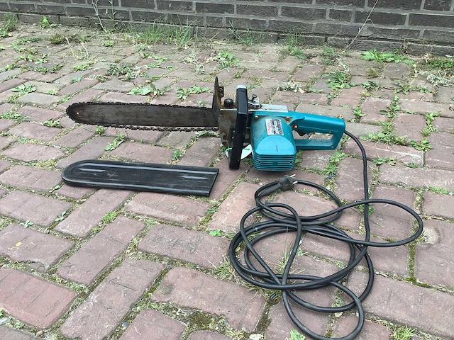 Makita kettingzaag - afbeelding 2 van  3