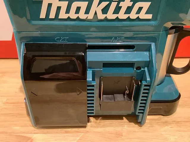 Makita koffiemachine op accu - afbeelding 7 van  17