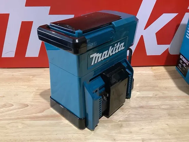 Makita koffiemachine op accu - afbeelding 13 van  17