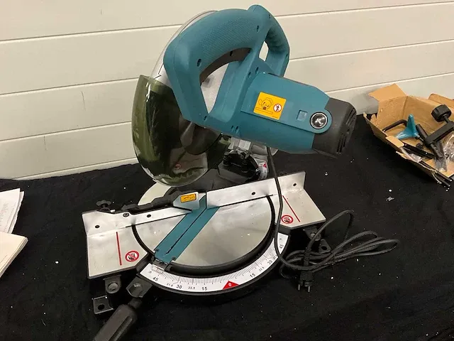 Makita mls100n afkortcirkelzaagmachine - afbeelding 10 van  13