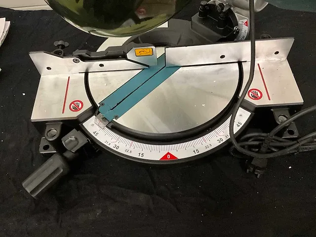Makita mls100n afkortcirkelzaagmachine - afbeelding 11 van  13