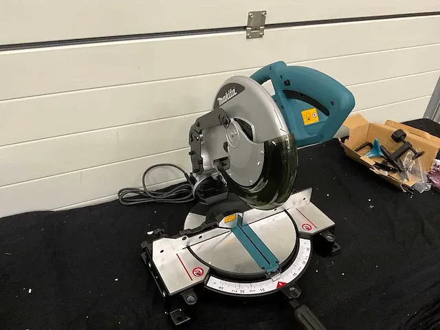 Makita mls100n afkortcirkelzaagmachine - afbeelding 2 van  13