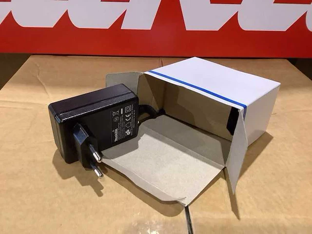 Makita mr003gz dab+ bouwradio op accu - afbeelding 11 van  11