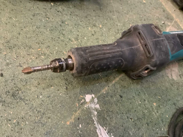Makita rechte slijper - afbeelding 2 van  4