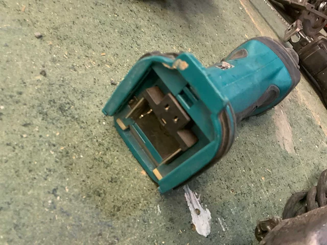 Makita rechte slijper - afbeelding 3 van  4