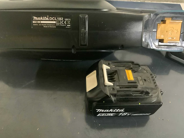 Makita stofzuiger met 5ah accu 18v - afbeelding 2 van  2