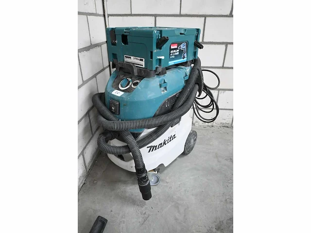 Makita vc4210l industriële stofzuiger - afbeelding 2 van  5