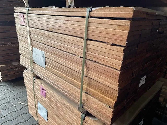 Makka kabbes vlonderplanken 21x143mm, lengte 125cm (189x) - afbeelding 2 van  3