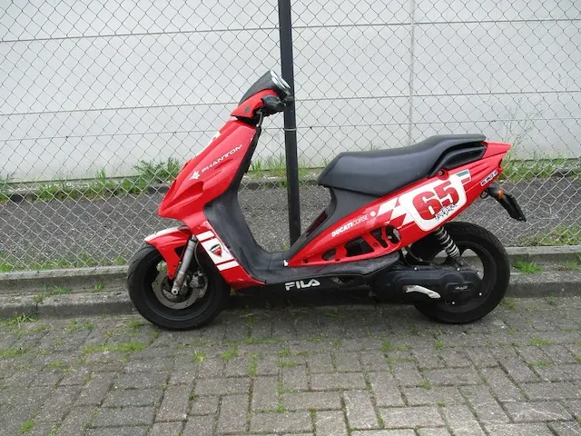 Malaguti - bromscooter - phantom f12 ac ducati corse 2tact - scooter - afbeelding 1 van  9