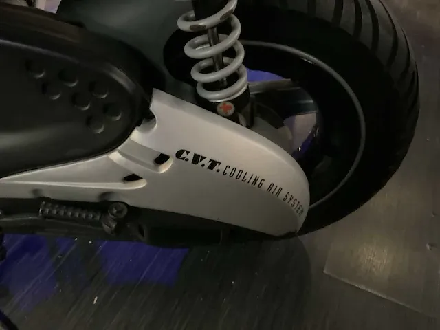 Malaguti bromscooter firefox f15 lc jos verstappen bromscooter - afbeelding 2 van  20
