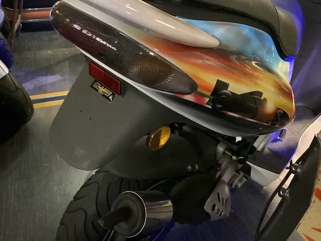 Malaguti bromscooter firefox f15 lc jos verstappen bromscooter - afbeelding 4 van  20