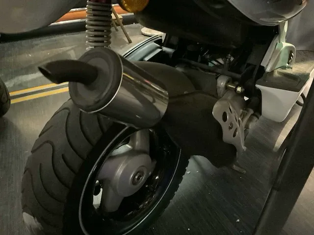 Malaguti bromscooter firefox f15 lc jos verstappen bromscooter - afbeelding 5 van  20
