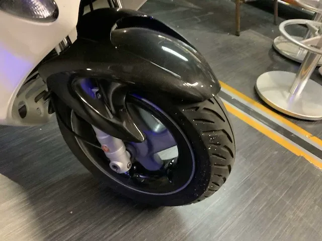 Malaguti bromscooter firefox f15 lc jos verstappen bromscooter - afbeelding 8 van  20
