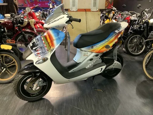 Malaguti bromscooter firefox f15 lc jos verstappen bromscooter - afbeelding 12 van  20