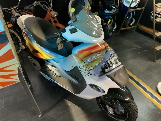 Malaguti bromscooter firefox f15 lc jos verstappen bromscooter - afbeelding 14 van  20