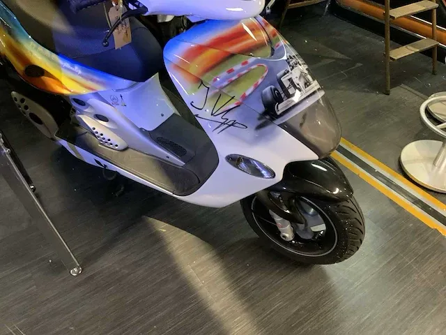 Malaguti bromscooter firefox f15 lc jos verstappen bromscooter - afbeelding 15 van  20