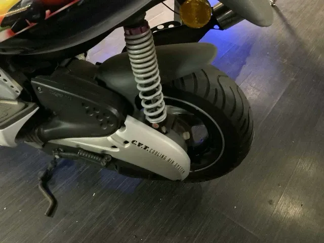 Malaguti bromscooter firefox f15 lc jos verstappen bromscooter - afbeelding 20 van  20