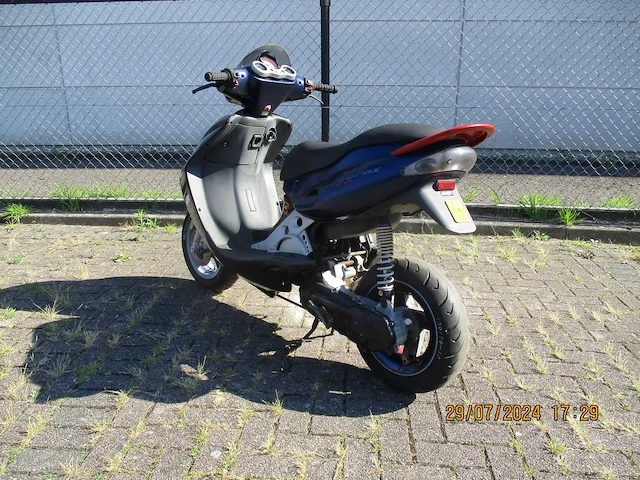 Malaguti fire fox f15 - bromscooter - liquid cooled 2 tact - scooter - afbeelding 2 van  12