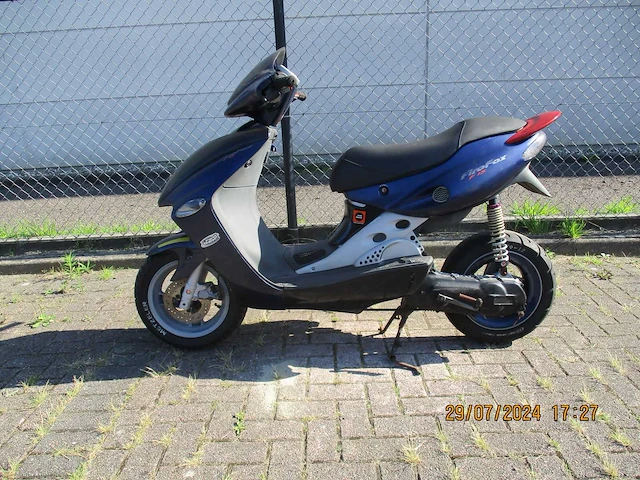 Malaguti fire fox f15 - bromscooter - liquid cooled 2 tact - scooter - afbeelding 1 van  12