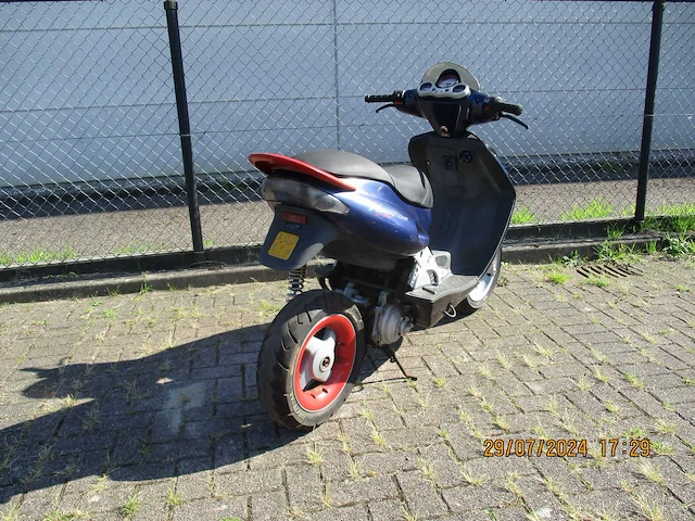 Malaguti fire fox f15 - bromscooter - liquid cooled 2 tact - scooter - afbeelding 10 van  12