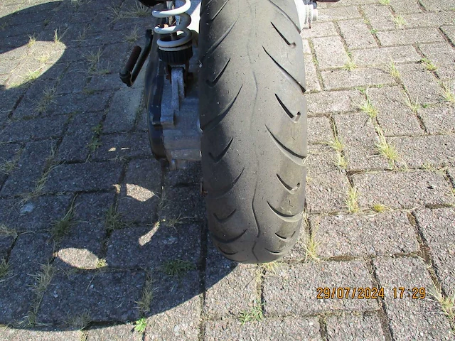 Malaguti fire fox f15 - bromscooter - liquid cooled 2 tact - scooter - afbeelding 12 van  12