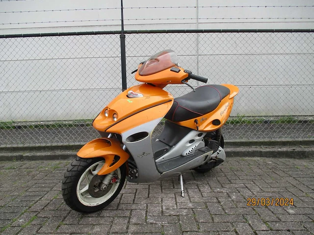 Malaguti liquid cooled - bromscooter - firefox f15 lc dd twin disk 2 tact - scooter - afbeelding 3 van  10