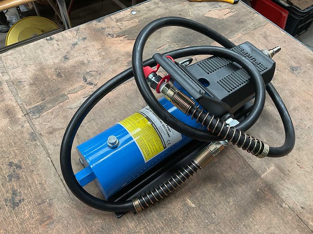 Mammuth luchthydraulische voetpomp - afbeelding 1 van  5