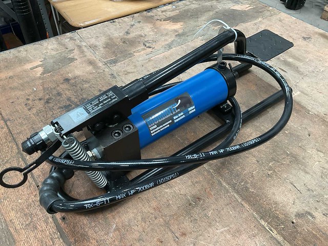 Mammuth tfp800 hydraulische voetpomp - afbeelding 1 van  5